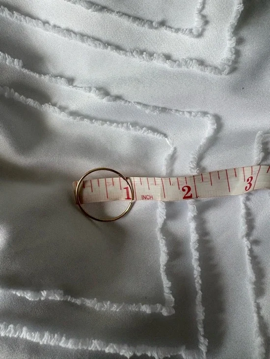 Mejuri small hoop 14k yellow gold - Picture 6 of 8